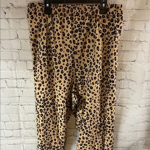 6X Plus Size Leopard Print Pants. Pajama bottom. Elastic waist.